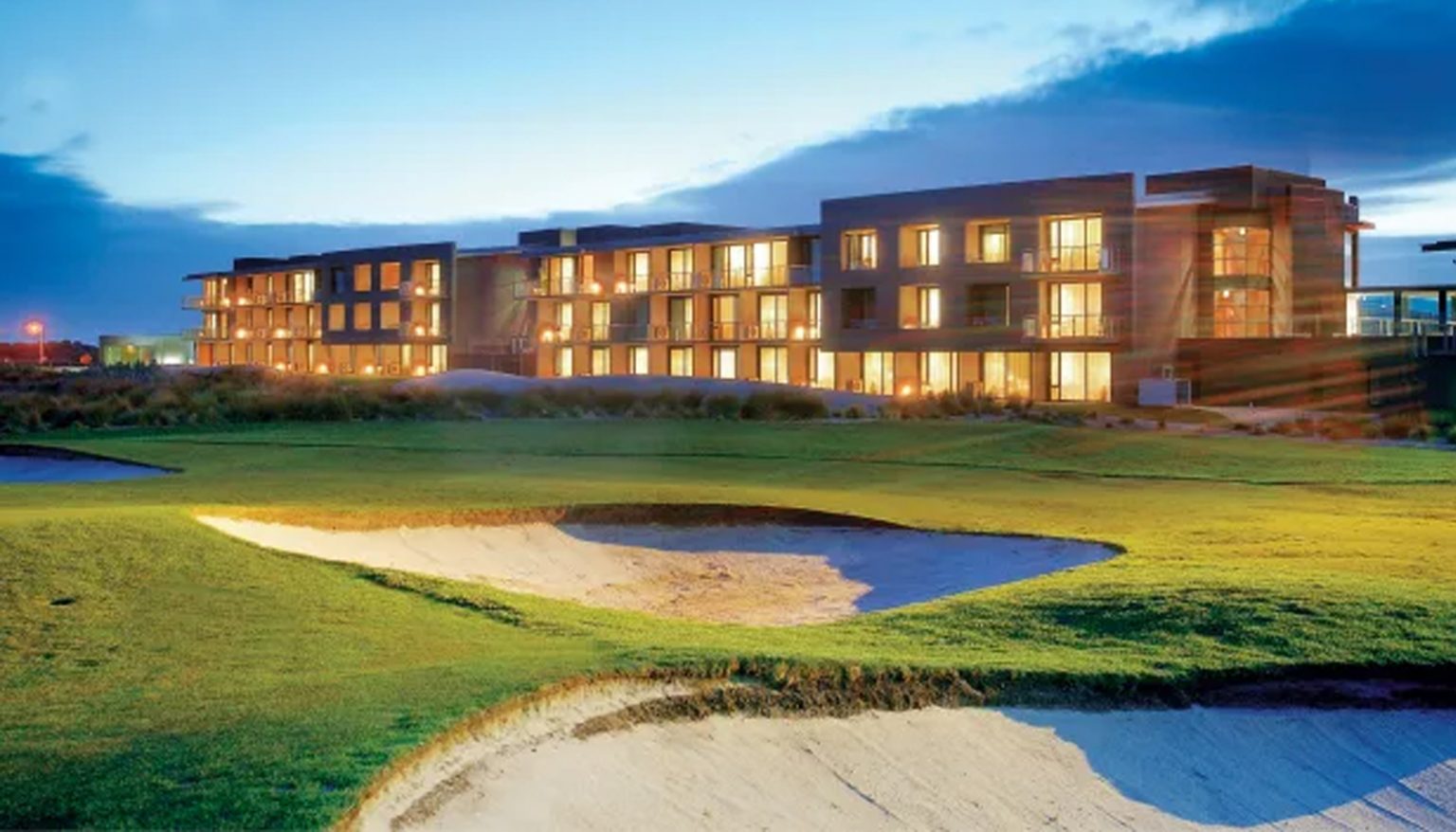 Read more about the article Torquay Sands Resort